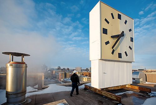 MIKE DEAL / WINNIPEG FREE PRESS
Mike Pereira, General electrician with the City of Winnipeg, was in charge of changing the time on the clock that sits on top of the City of Winnipeg administration building at 510 Main Street.
Moving the time forward involves going onto the roof of the building and flicking a couple switches inside the clock.
See Ben Waldman story
220314 - Monday, March 14, 2022.