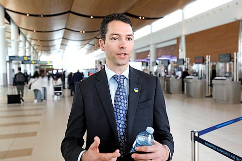 RUTH BONNEVILLE / WINNIPEG FREE PRESS

Biz - Westjet presser 

Westjet Chief Commercial Officer John Weatheral, speaks to reporters at presser Monday.

WestJet announces new summer schedule and Manitoba investments in recovery post pandemic at  Winnipeg Richardson International Airport Monday.

Manitoba Premier, Heather Stefanson spoke at the news conference along with Westjet COO John Weatheral and Winnipeg Airports Authority President and CEO Nick Hays.        


March 14th,  2022
