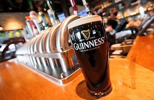 JOHN WOODS / WINNIPEG FREE PRESS
Fionn MacCools Restaurant and Pub Monday, March 14, 2022. With COVID-19 restrictions relaxing Jay Gilgour, owner of Fionns and his staff are getting ready for the first St. Patricks Day celebration on March 17 to take place in two years.