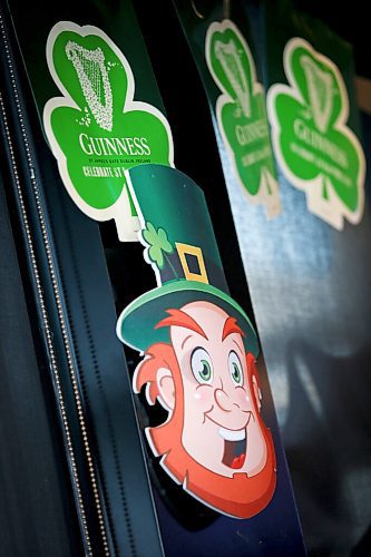 JOHN WOODS / WINNIPEG FREE PRESS
Fionn MacCools Restaurant and Pub Monday, March 14, 2022. With COVID-19 restrictions relaxing Jay Gilgour, owner of Fionns and his staff are getting ready for the first St. Patricks Day celebration on March 17 to take place in two years.