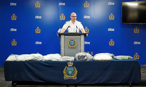 MIKE DEAL / WINNIPEG FREE PRESS
Winnipeg Police Inspector Elton Hall (Organized Crime) discusses the arrests of an interprovincial drug trafficking ring that the Guns and Gangs Unit made recently. Officers seized 9 kilograms of methamphetamine, 8 ounces of fentanyl, and approximately $100,000.
220315 - Tuesday, March 15, 2022.