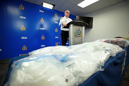 MIKE DEAL / WINNIPEG FREE PRESS
Winnipeg Police Inspector Elton Hall (Organized Crime) discusses the arrests of an interprovincial drug trafficking ring that the Guns and Gangs Unit made recently. Officers seized 9 kilograms of methamphetamine, 8 ounces of fentanyl, and approximately $100,000.
220315 - Tuesday, March 15, 2022.
