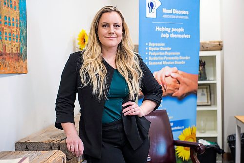 MIKAELA MACKENZIE / WINNIPEG FREE PRESS

Andrea Smith, the Disordered Eating & Body Image Workshop Facilitator at Mood Disorders Association of Manitoba (MDAM), poses for a portrait at MDAM in Winnipeg on Tuesday, March 15, 2022. For Sabrina story.
Winnipeg Free Press 2022.