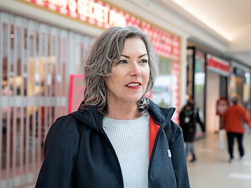 JESSICA LEE / WINNIPEG FREE PRESS

Melody Myers wore red lipstick to Polo Park on March 15, 2022, the first day the mask mandates have been removed.

Reporter: Chris
