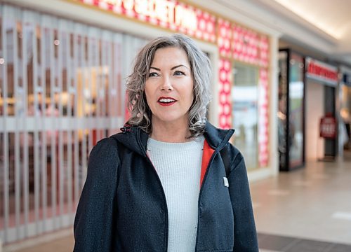 JESSICA LEE / WINNIPEG FREE PRESS

Melody Myers wore red lipstick to Polo Park on March 15, 2022, the first day the mask mandates have been removed.

Reporter: Chris

