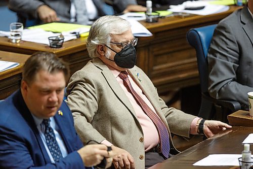MIKE DEAL / WINNIPEG FREE PRESS
Tom Lindsey, NDP MLA for Flin Flon, wore a mask during question period.
MLA's during Question Period on the first day that the province has lifted all remaining public health orders, leaving it up to individuals to decide if they want to wear masks. Some MLA's decided to continue wearing masks, many did not.
220315 - Tuesday, March 15, 2022.