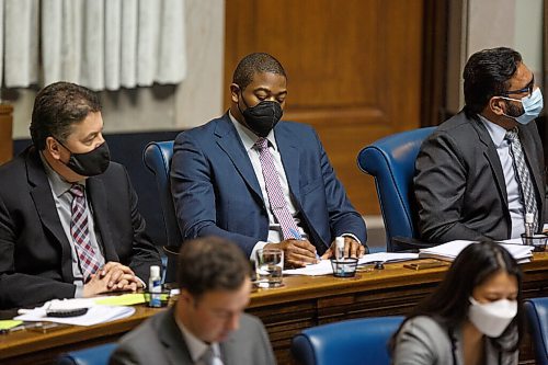 MIKE DEAL / WINNIPEG FREE PRESS
Jamie Moses, NDP MLA for St. Vital, wore a mask during question period.
MLA's during Question Period on the first day that the province has lifted all remaining public health orders, leaving it up to individuals to decide if they want to wear masks. Some MLA's decided to continue wearing masks, many did not.
220315 - Tuesday, March 15, 2022.