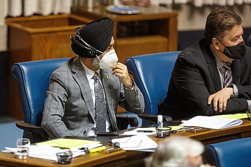 MIKE DEAL / WINNIPEG FREE PRESS
Diljeet Brar, NDP MLA for Burrows, wore a mask during question period.
MLA's during Question Period on the first day that the province has lifted all remaining public health orders, leaving it up to individuals to decide if they want to wear masks. Some MLA's decided to continue wearing masks, many did not.
220315 - Tuesday, March 15, 2022.