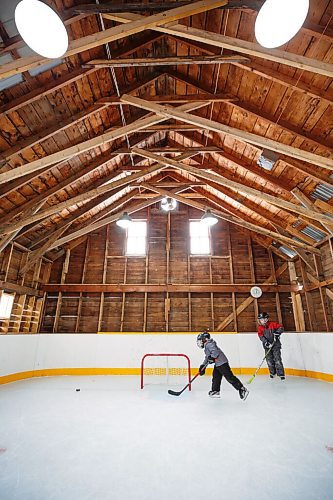 MIKE DEAL / WINNIPEG FREE PRESS
Matt (left) and Sam Rawlings (right) on the rink.
Dave Rawlings converted a barn on his property, with the help of his father Eric, into an indoor mini-skating rink. Including a heated change room. When the pandemic hit his kids, Sam and Matt, were able to skate almost everyday even during the worst lockdown stages.
See Ben Waldman story
220316 - Wednesday, March 16, 2022.