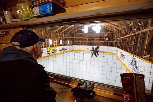 MIKE DEAL / WINNIPEG FREE PRESS
Eric Rawlings watches his grandsons on the rink from the warmth of the dressing room.
Dave Rawlings converted a barn on his property, with the help of his father Eric, into an indoor mini-skating rink. Including a heated change room. When the pandemic hit his kids, Sam and Matt, were able to skate almost everyday even during the worst lockdown stages.
See Ben Waldman story
220316 - Wednesday, March 16, 2022.