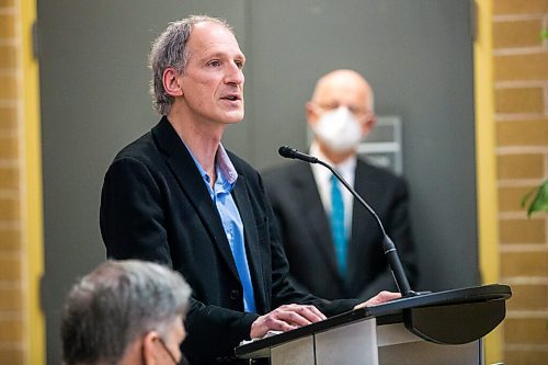 MIKAELA MACKENZIE / WINNIPEG FREE PRESS

Curtis Rempel, vice president of crop production and innovation at the Canola Council of Canada, speaks at an press conference announcing federal investments to support sustainable practices helping Manitoba farms fight climate change at the University of Manitoba in Winnipeg on Thursday, March 17, 2022. For Gabby story.
Winnipeg Free Press 2022.