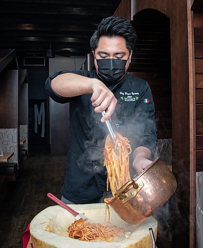 JESSICA LEE / WINNIPEG FREE PRESS

Chef Dann Carlo Ignacio prepares Amatriciana Cheese Wheel on March 15, 2022 at Little Nanas Italian Kitchen.

Reporter: Dave



