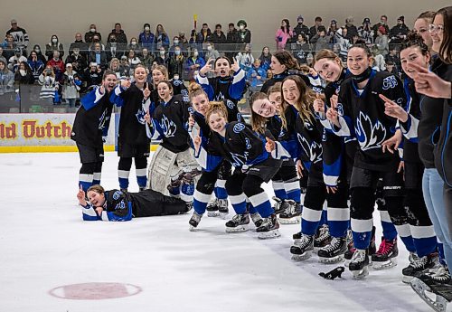 JESSICA LEE / WINNIPEG FREE PRESS

Collège Jeanne-Sauvé players pose for a photo while waiting for the trophy. They won the womens high school hockey championship against J.H. Bruns (3-0) on March 17, 2022 during the third finals game. 

Reporter: Taylor


