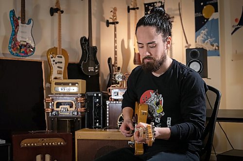 JESSICA LEE / WINNIPEG FREE PRESS

Steve Onotera, a YouTube personality who has close to 1 million subscribers, is photographed in his home studio on March 18, 2022.

Reporter: Dave S.


