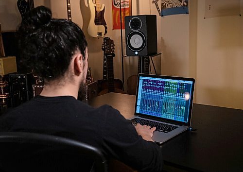 JESSICA LEE / WINNIPEG FREE PRESS

Steve Onotera, a YouTube personality who has close to 1 million subscribers, is photographed in his home studio on March 18, 2022.

Reporter: Dave S.


