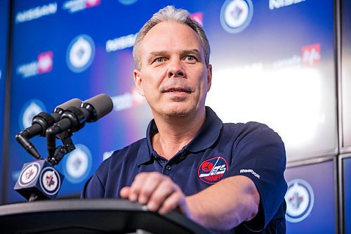 MIKAELA MACKENZIE / WINNIPEG FREE PRESS

Jets GM Kevin Cheveldayoff speaks to the media at the Canada Life Centre in Winnipeg on Monday, March 21, 2022.  For --- story.
Winnipeg Free Press 2022.