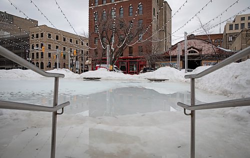 JESSICA LEE / WINNIPEG FREE PRESS

An ice rink melts in the Exchange District on March 21, 2022, the first day of spring.
