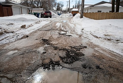 JESSICA LEE / WINNIPEG FREE PRESS

A pot hole is photographed in the back lane of Lockston Ave and Carpathia Rd on March 22, 2022.

Reporter: Cody


