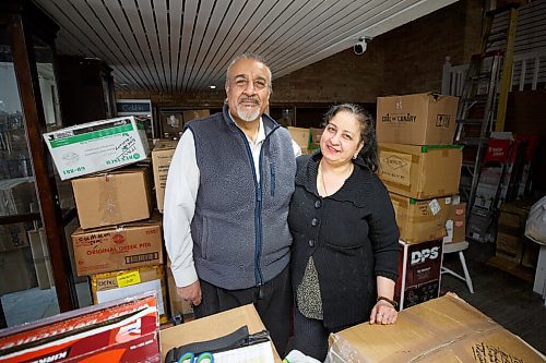 MIKE DEAL / WINNIPEG FREE PRESS
Ashok and Sadhana Malhotra are moving their jewelry business, Silver Skies at 452 River Ave, after being broken into 3 times in 3 years.
See Gabby Piché story
220323 - Wednesday, March 23, 2022.