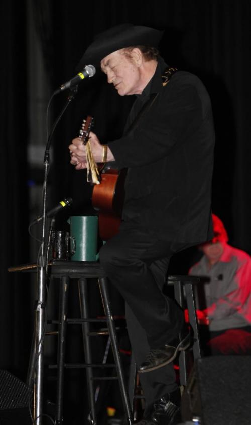 BORIS.MINKEVICH@FREEPRESS.MB.CA  100803 BORIS MINKEVICH / WINNIPEG FREE PRESS Stompin Tom Conners performs at the Centennial Concert Hall in Winnipeg.