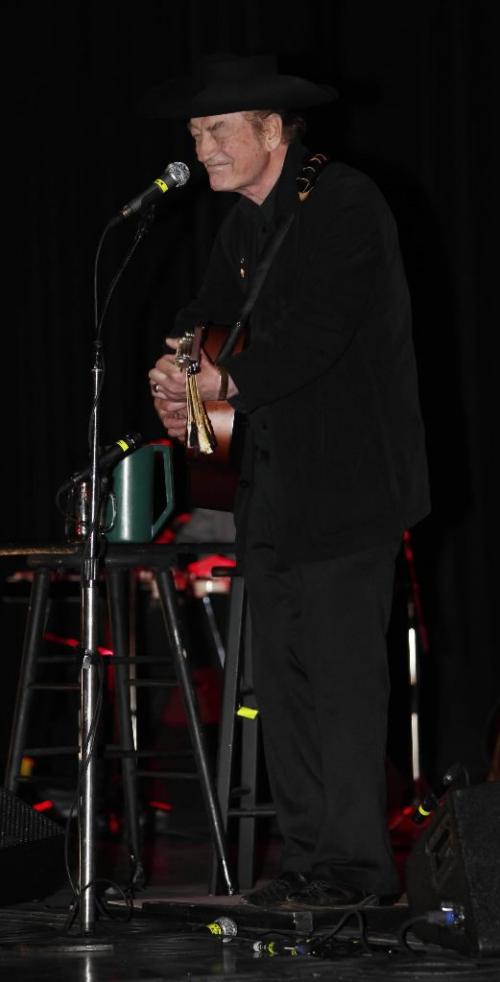 BORIS.MINKEVICH@FREEPRESS.MB.CA  100803 BORIS MINKEVICH / WINNIPEG FREE PRESS Stompin Tom Conners performs at the Centennial Concert Hall in Winnipeg.