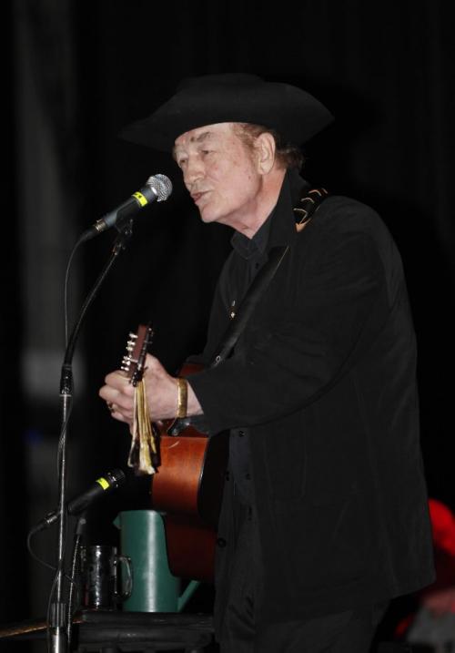 BORIS.MINKEVICH@FREEPRESS.MB.CA  100803 BORIS MINKEVICH / WINNIPEG FREE PRESS Stompin Tom Conners performs at the Centennial Concert Hall in Winnipeg.