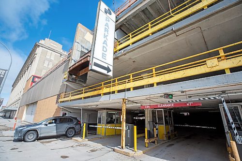 MIKE DEAL / WINNIPEG FREE PRESS
The Bay Parkade at 450 Portage Avenue, with its iconic Parkade sign.
see Brenda Suderman story
220325 - Friday, March 25, 2022.