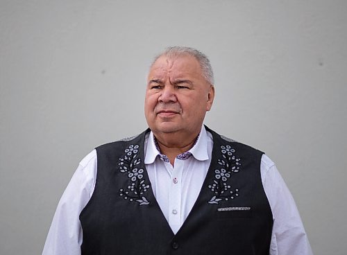 JESSICA LEE / WINNIPEG FREE PRESS

Manitoba Métis Federation President David Chartrand poses for a portrait at Assiniboia Downs on March 25, 2022.


