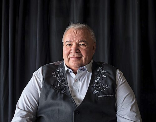 JESSICA LEE / WINNIPEG FREE PRESS

Manitoba Métis Federation President David Chartrand poses for a portrait at Assiniboia Downs on March 25, 2022.


