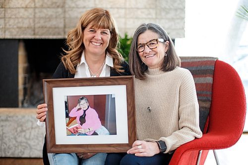 MIKE DEAL / WINNIPEG FREE PRESS
Sisters, Renée Sanguin (left) and Lynda Sanguin-Colpitts (right) with a photo of their mom, Betty, who passed away earlier this month using MAiD (medical assistance in death). Betty was 87 and diagnosed with ALS last year. They honoured their mom's wishes to have it happen at their mom's church, Churchill Park United Church, which the church called a "crossing over ceremony". Betty had approximately 40 family members and friends there.
220325 - Friday, March 25, 2022.