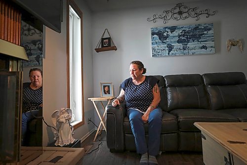 \RUTH BONNEVILLE / WINNIPEG FREE PRESS

local - opioid-related deaths in 2021

Story: Future feature on the high count of opioid-related deaths in 2021
Subject: Tracy Sanderson, a mother who lost one daughter to an opioid overdose and another is currently in recovery.

Story by Malak Abas

March 29th,  2022
