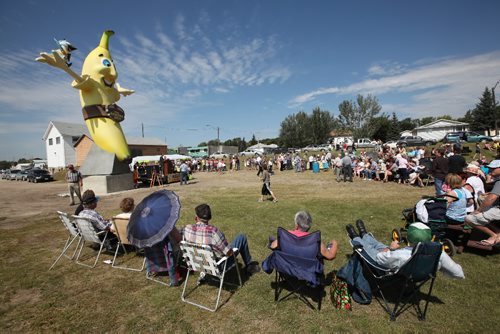 Brandon Sun 07082010 Residents and out-of-towners alike take in the unveiling ceremony for the Melita Banana on a scorching hot Saturday afternoon. (Tim Smith/Brandon Sun)