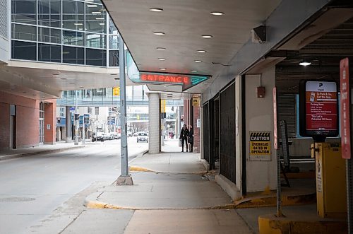 JESSICA LEE / WINNIPEG FREE PRESS

The former Eatons parkade at 266 Hargrave is photographed on March 29, 2022.