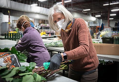 JESSICA LEE / WINNIPEG FREE PRESS

Suzanne Du Plooy (in orange) removes thorns from flowers at Petals West on March 29, 2022. The flowers will be assembled into bouquets which will be sold at WAGs Art in Bloom event.

Reporter: Alan