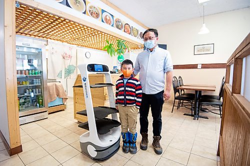 Mike Sudoma / Winnipeg Free Press
Hong Du Khae owner, Dirk Wang and his son Ricky Wang, hang out with their newly hired robotic server Wednesday afternoon
March 30, 2022