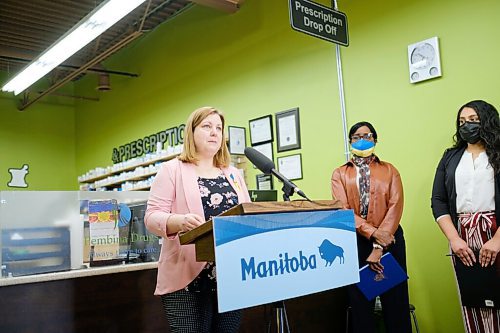Mike Sudoma / Winnipeg Free Press
Mental Health and Community Wellness Minister, Sarah Guillemard, announces the Quit Smoking with Your Manitoba Pharmacist initiative Friday morning at Pembina Drugs Pharmacy 
April 1, 2022