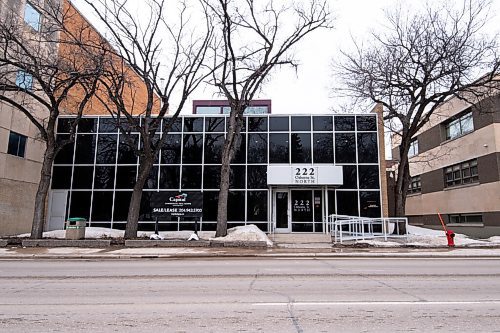 Mike Sudoma / Winnipeg Free Press
222 Osborne St North, a prominent office building across from Memorial Park, is now up for sale Friday afternoon
April 1, 2022