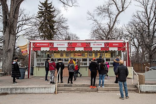 Daniel Crump / Winnipeg Free Press. In Winnipeg people lining up for ice cream at the Bridge Drive In is a sure sign of spring. April 2, 2022.