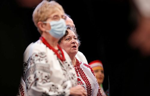 JOHN WOODS / WINNIPEG FREE PRESS
Singers perform the Ukraine anthem in Stand With Ukraine Benefit Concert at Seven Oaks Performing Arts Centre Sunday, April 3, 2022. The concerts are in support of Ukraine Humanitarian Appeal during the Russian invasion.

Re: Piche