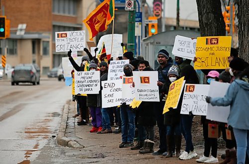 JOHN WOODS / WINNIPEG FREE PRESS
Members of Winnipegs Sri Lankan community gather outside the Manitoba Legislature to bring to light some of the injustices they feel are being imposed on their relatives by Sri Lankas current government Sunday, April 3, 2022.