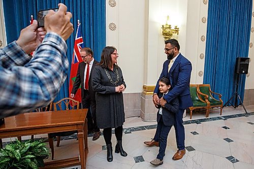 MIKE DEAL / WINNIPEG FREE PRESS
Obby Khan with his son Sufiyan Morrish-Khan, and Premier Heather Stefanson chat after the swearing in ceremony.
Obby Khan is sworn in by Patricia Chaychuk, clerk of the Legislative Assembly of Manitoba, as the newest MLA for the Manitoba PC Party, Monday morning at the Manitoba Legislative building. Having won the by-election for the Fort Whyte constituency he is the first Muslim elected to Manitoba's Assembly. 
220404 - Monday, April 04, 2022.