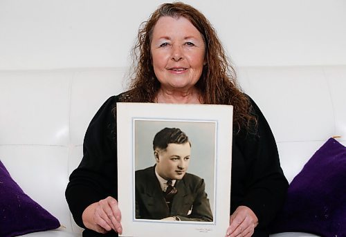 JOHN WOODS / WINNIPEG FREE PRESS
Dolores Seller holds a photo of her father Harry de Paiva at her home Monday, April 4, 2022. Seller is meeting her Dutch half sister, who was found through DNA, for the first time tomorrow. Her father was a soldier in WW2 and unknowingly got a Dutch woman pregnant who gave birth to a girl.

Re: Rollason