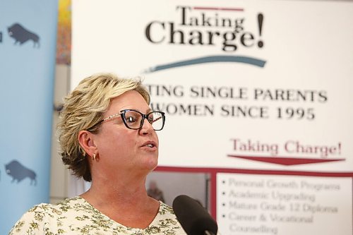 MIKE DEAL / WINNIPEG FREE PRESS
Jacqueline Wall, executive director, Taking Charge! during an announcement by Families Minister Rochelle Squires, that the government is investing over $2.6 million to fund projects as it transforms Employment and Income Assistance (EIA), Tuesday afternoon at the Taking Charge! centre on Colony Street.
See Malak Abas story.
220405 - Tuesday, April 05, 2022.