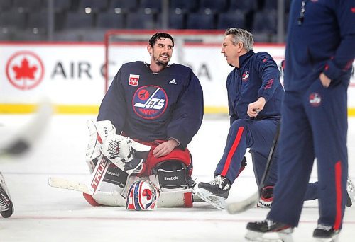 RUTH BONNEVILLE / WINNIPEG FREE PRESS

Sports - Jets

Winnipeg Jets goalie, Connor Hellebuyck takes a break from practice with his teammates and chats with his goalie coach, Wade Flaherty at Canada Life Centre Tuesday. 



April 5th,  2022
