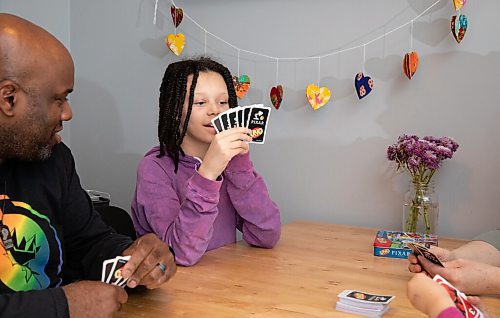 JESSICA LEE / WINNIPEG FREE PRESS

Ava Fryza-Alleyne, 9, plays cards with her family on April 5, 2022 at her home with a UNO deck she received while she was in the hospital after being diagnosed with ulcerative colitis in 2021.

Reporter: Chris