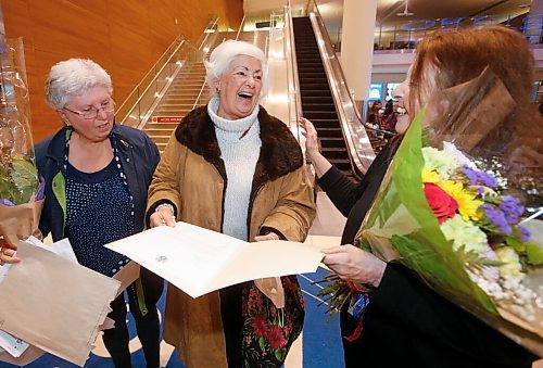 JOHN WOODS / WINNIPEG FREE PRESS
Cousins Dolores Seller, right, and Phyllis Unger, left, meet for the first time Sellers half-sister Greetje Kaldewaaij, who arrived from Netherlands, at the Winnipeg airport Tuesday, April 5, 2022. Seller is meeting her Dutch half sister, who was found through DNA, for the first time tomorrow. Their father, Harry de Paiva, was a soldier in WW2 and unknowingly got a Dutch woman pregnant who gave birth to Kaldewaaij.

Re: Rollason