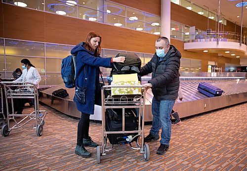JESSICA LEE / WINNIPEG FREE PRESS

Dmytro Malyk, a volunteer with the Ukrainian Canadian Congress, helps Tetiana Maksymtsiv, a Ukrainian refugee, with her luggage at the airport after she arrived from her flight on April 6, 2022. She flew from Warsaw to Amsterdam, then to Toronto and finally landed in Winnipeg to start a new life.

Reporter: Katlyn