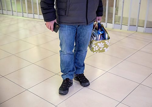 JESSICA LEE / WINNIPEG FREE PRESS

Dmytro Malyk, a volunteer with the Ukrainian Canadian Congress, waits at the airport on April 6, 2022 for Tetiana Maksymtsiv, a Ukrainian refugee. He holds a welcome basket another volunteer prepared.

Reporter: Katlyn