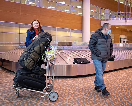 JESSICA LEE / WINNIPEG FREE PRESS

Dmytro Malyk (right), a volunteer with the Ukrainian Canadian Congress, gets ready to leave after helping Tetiana Maksymtsiv, a Ukrainian refugee, with her luggage at the airport after she arrived from her flight on April 6, 2022. She flew from Warsaw to Amsterdam, then to Toronto and finally landed in Winnipeg to start a new life.

Reporter: Katlyn