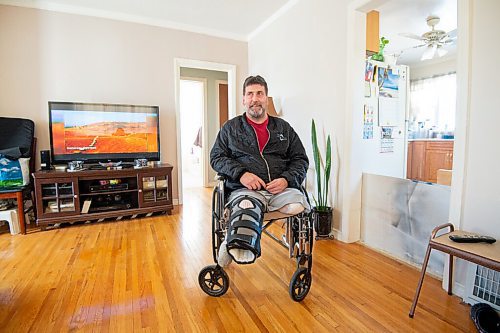 Mike Sudoma / Winnipeg Free Press
Jeff Carpenter sits in his wheelchair in his home Friday afternoon.
April 8, 2022